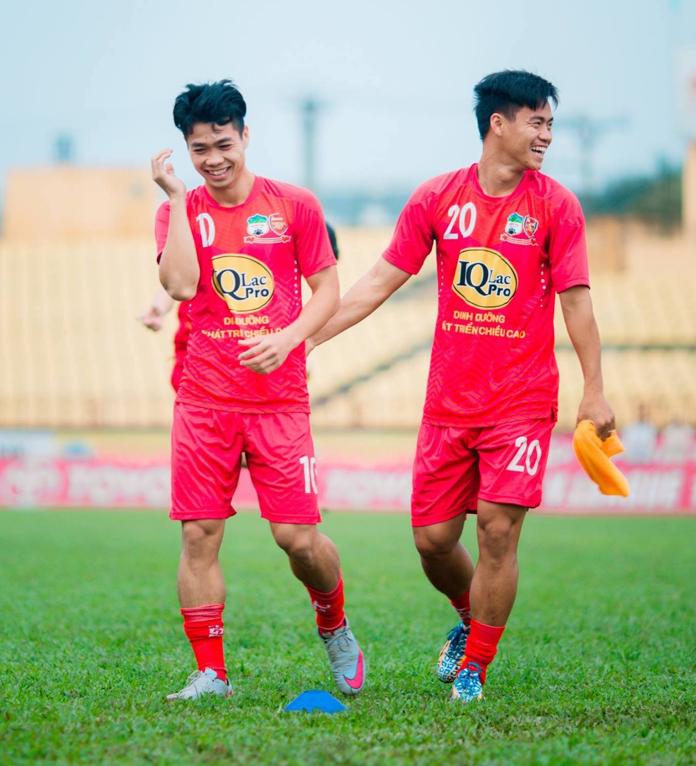 Cong Phuong tro ve san Vinh anh 9