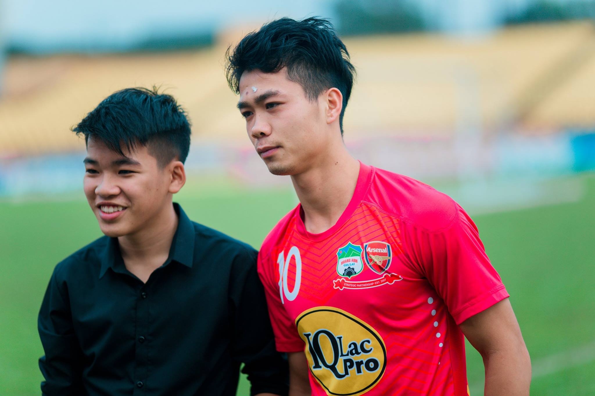 Khan gia Nghe An chao don Cong Phuong tro ve hinh anh