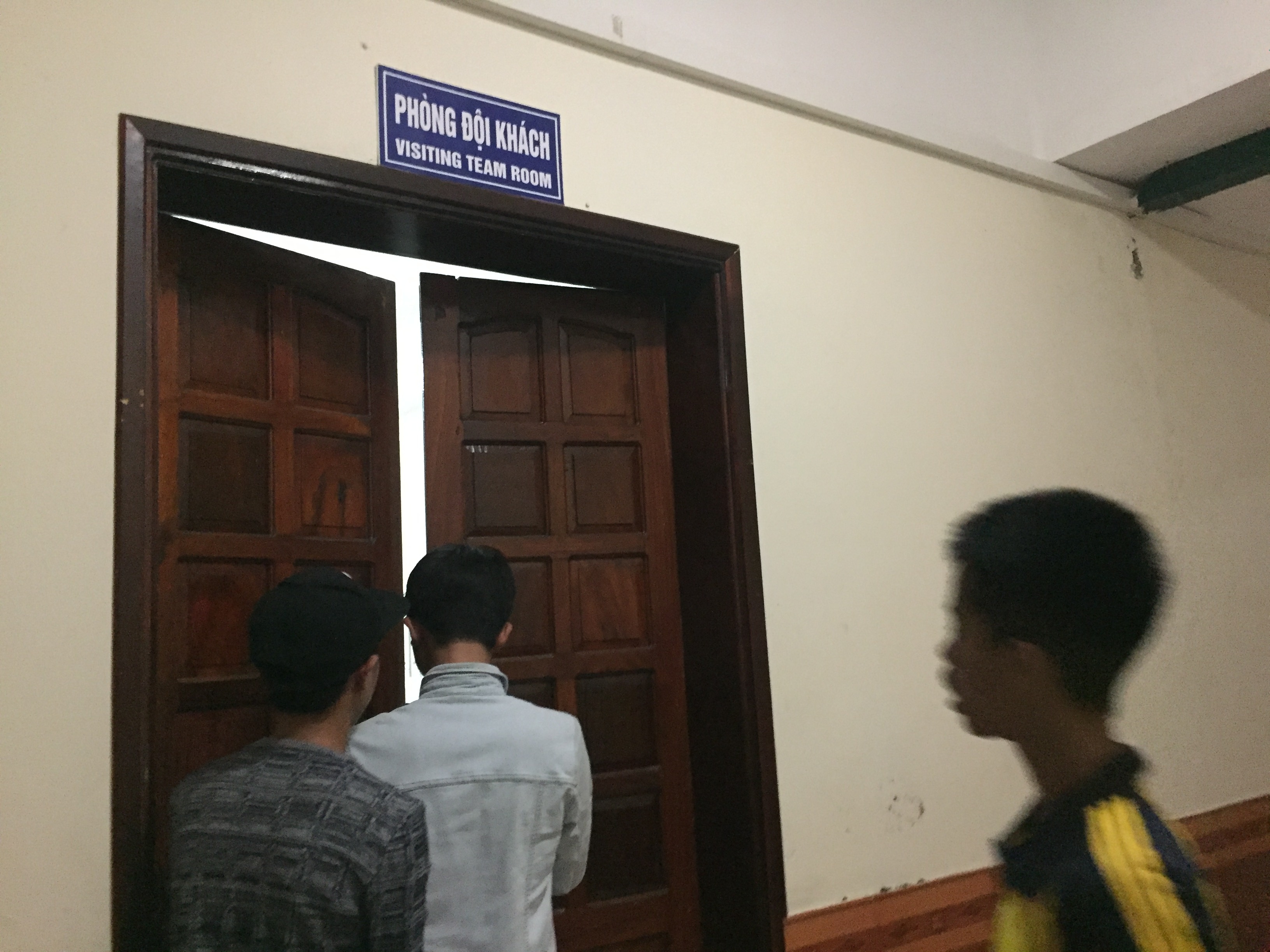 Fan Nghe An nao loan phong thay do HAGL anh 2