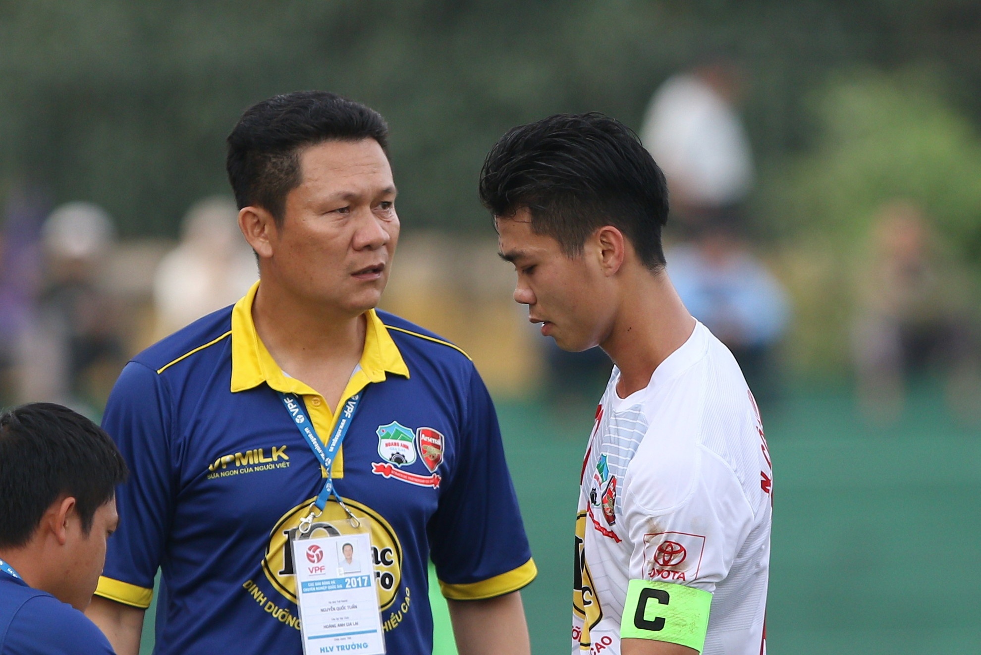 Fan Nghe An nao loan phong thay do HAGL anh 5