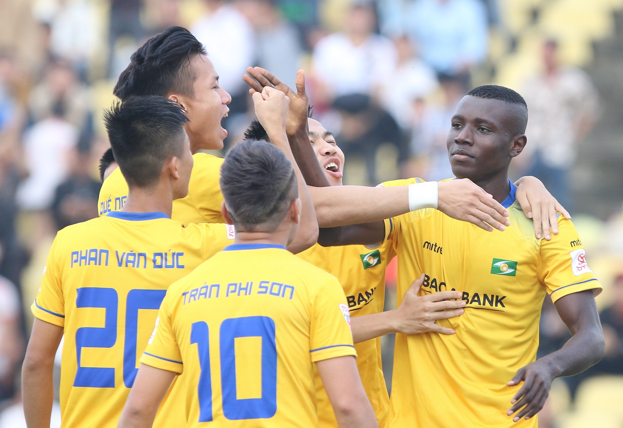 Fan Nghe An nao loan phong thay do HAGL anh 6