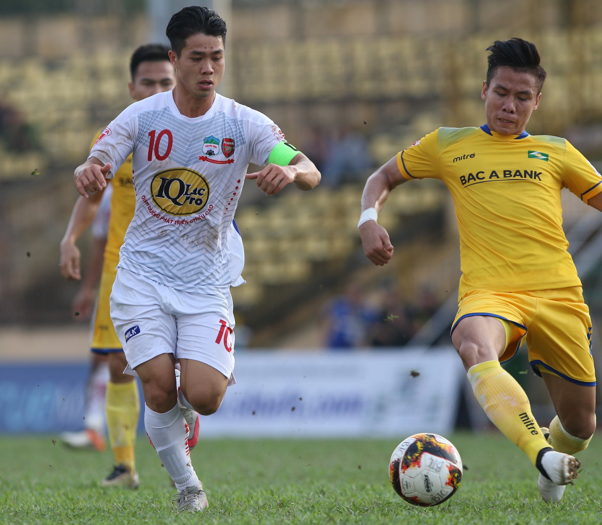 Fan Nghe An nao loan phong thay do HAGL anh 7