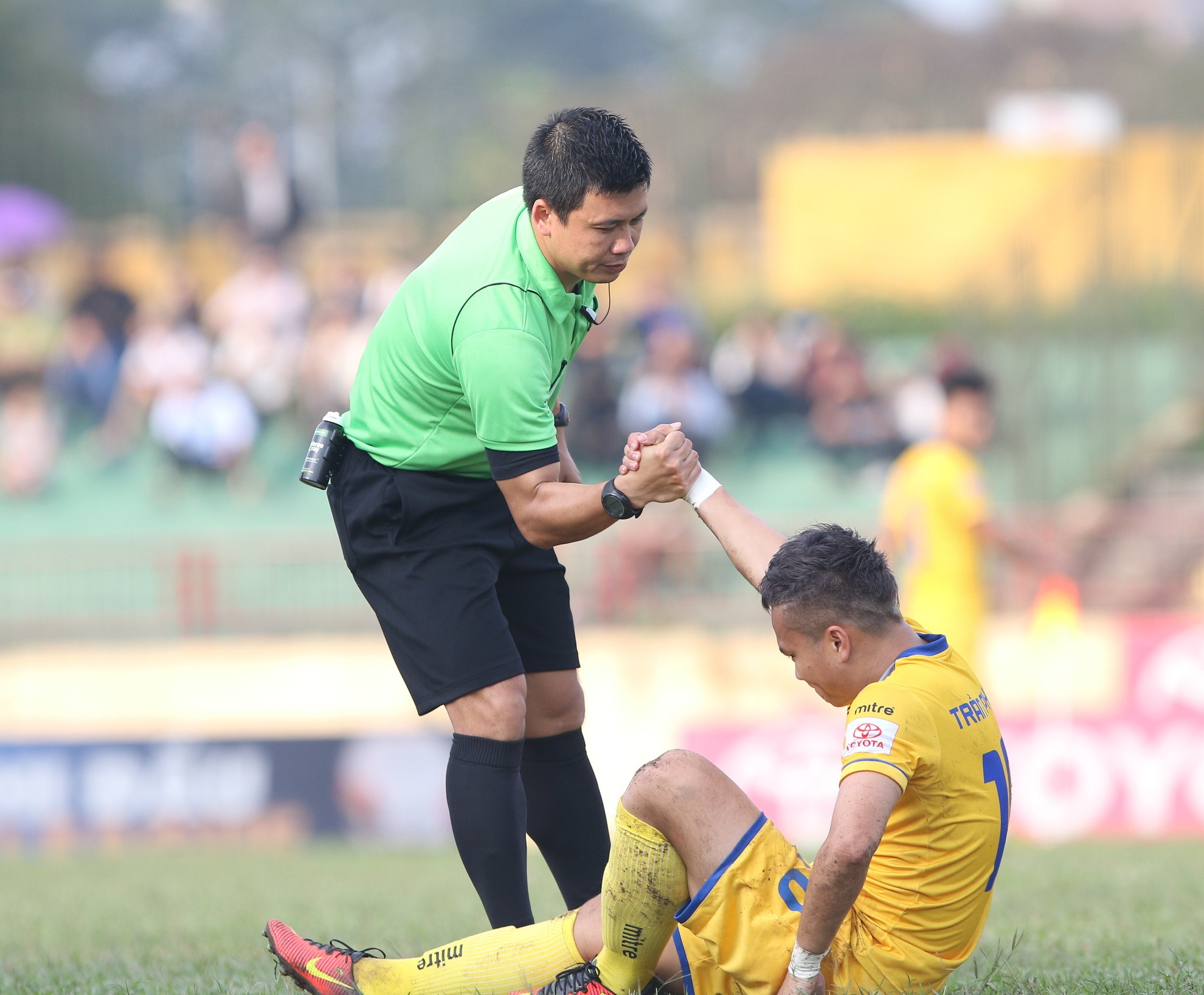 Fan Nghe An nao loan phong thay do HAGL anh 8