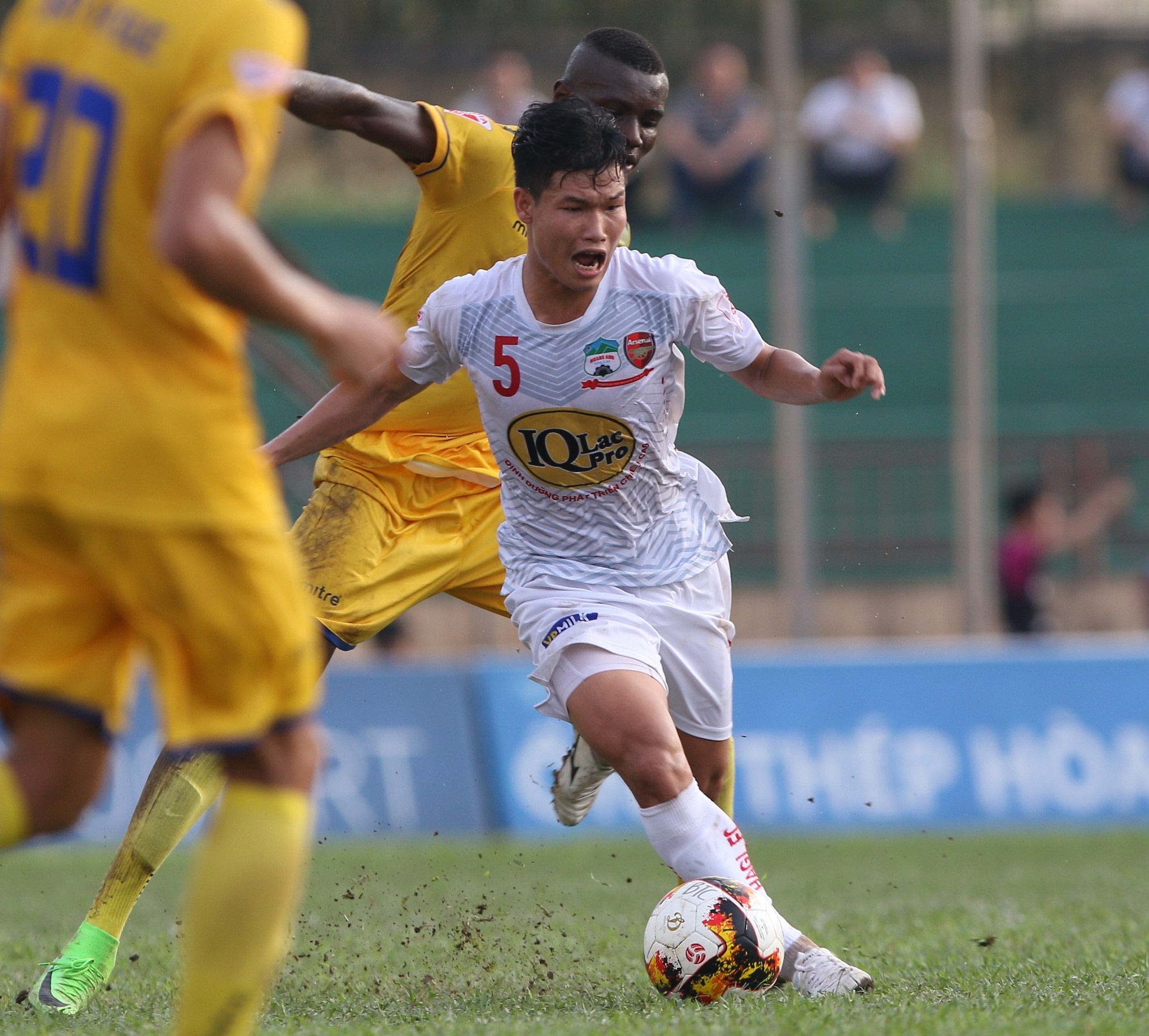 Fan Nghe An nao loan phong thay do HAGL anh 9