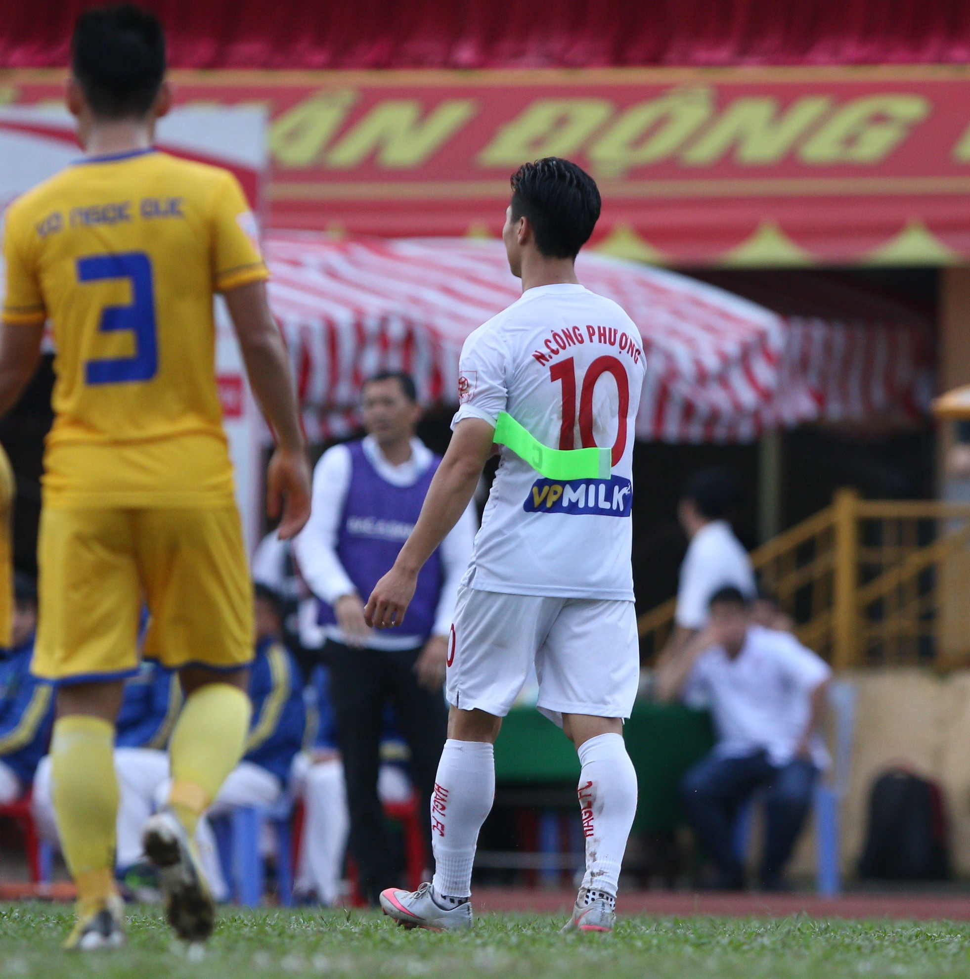 Fan Nghe An nao loan phong thay do HAGL anh 10