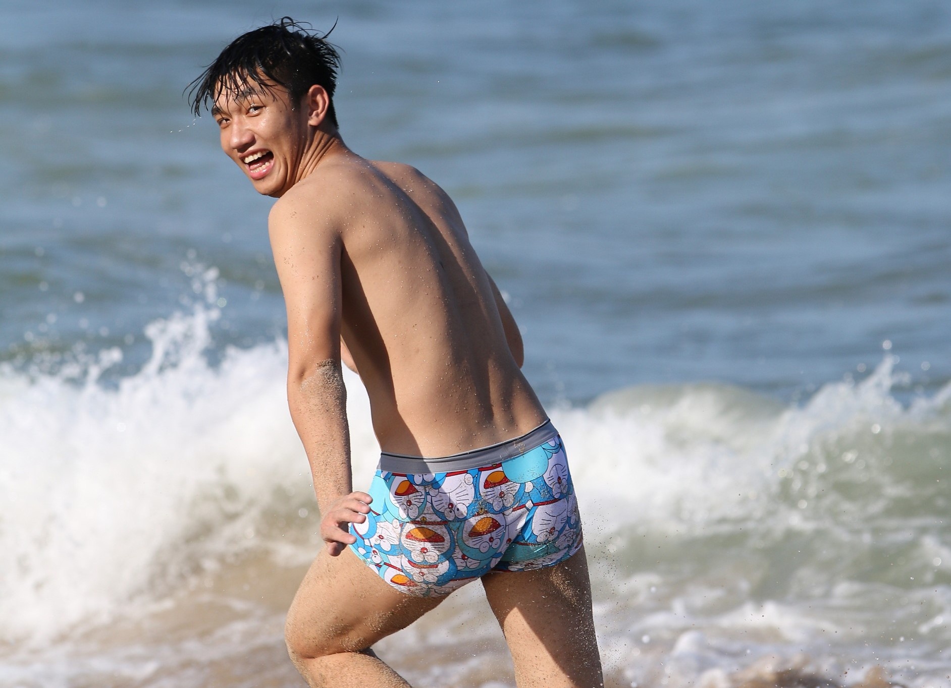 U20 Viet Nam dien do boi ca tinh tren bien hinh anh