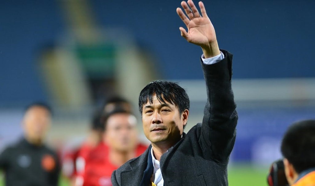 HLV Huu Thang hai long voi ty so hoa tren mat san xau hinh anh