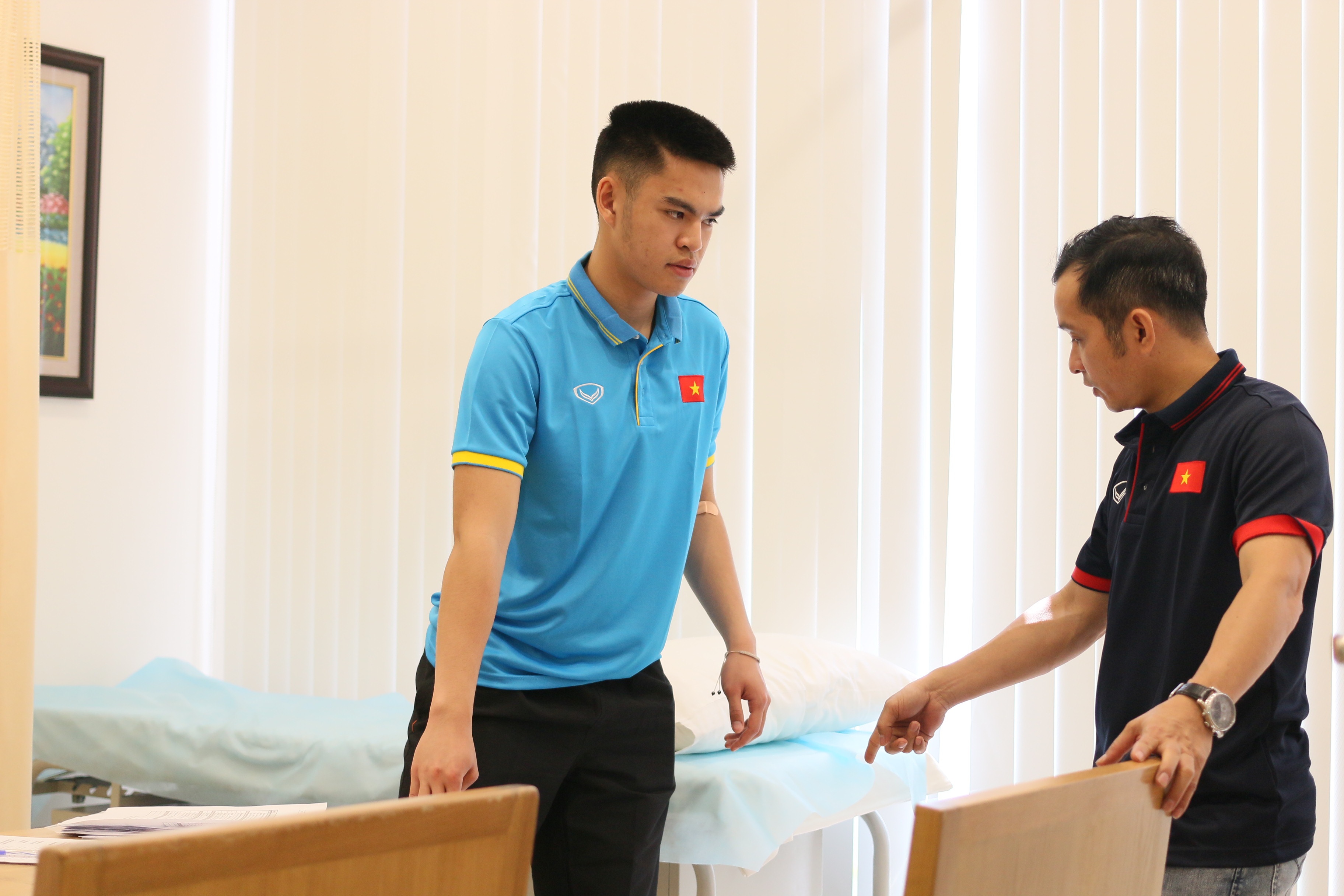 U20 Viet Nam them tien ve viet kieu anh 1