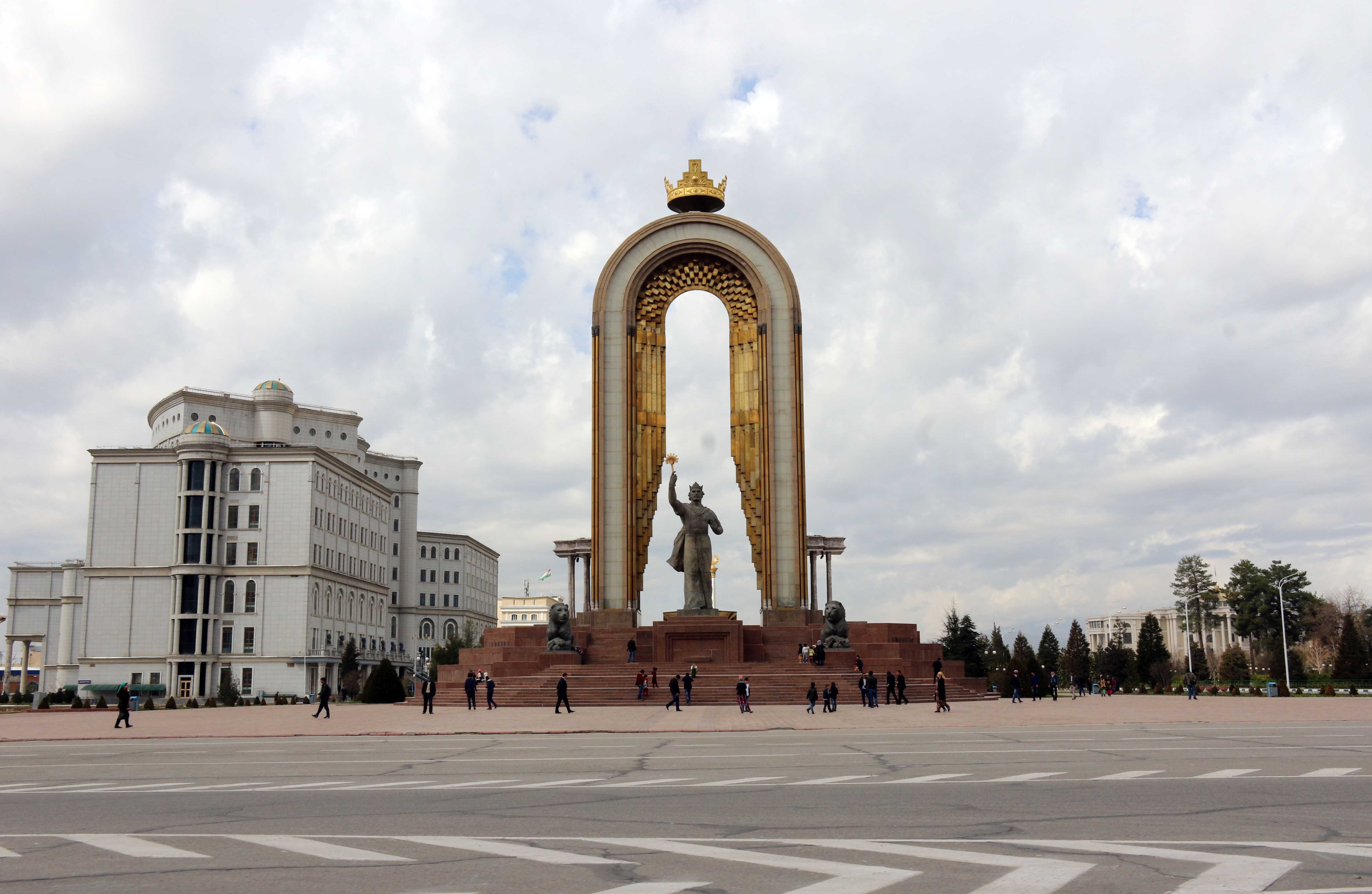 Tuyen Viet Nam sang Tajikistan anh 2