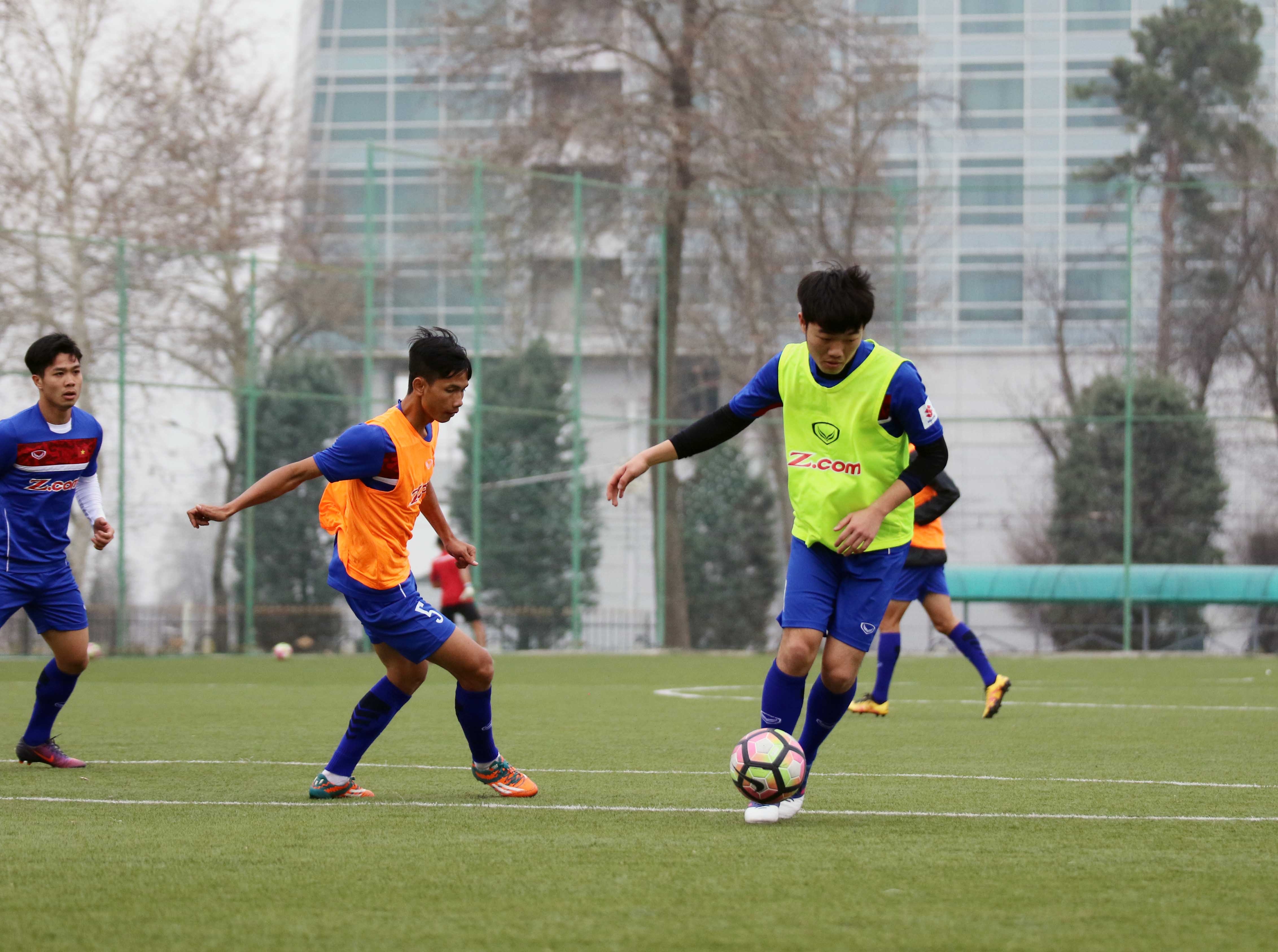 Tuyen Viet Nam tap o Tajikistan anh 10