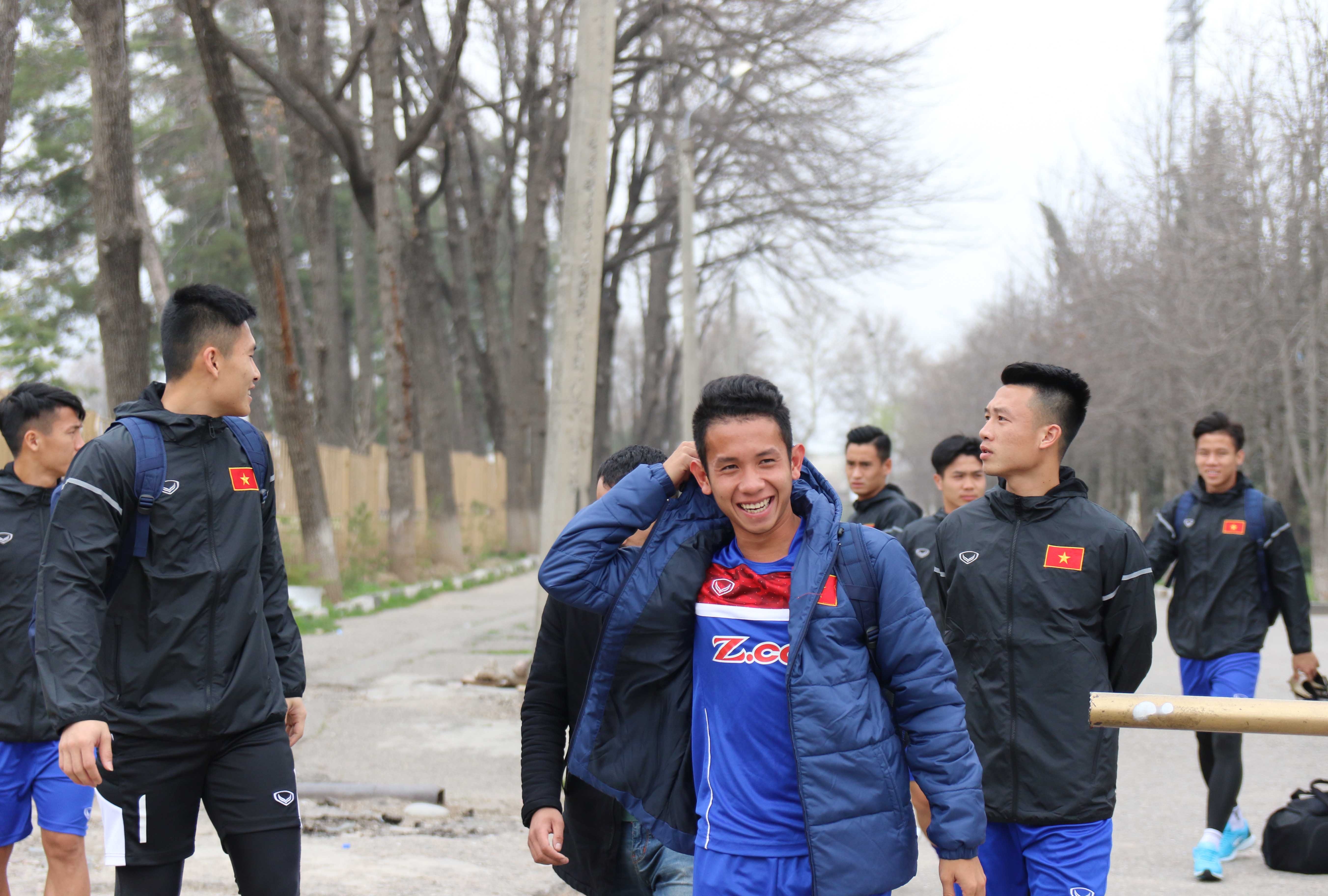 Tuyen Viet Nam tap o Tajikistan anh 1