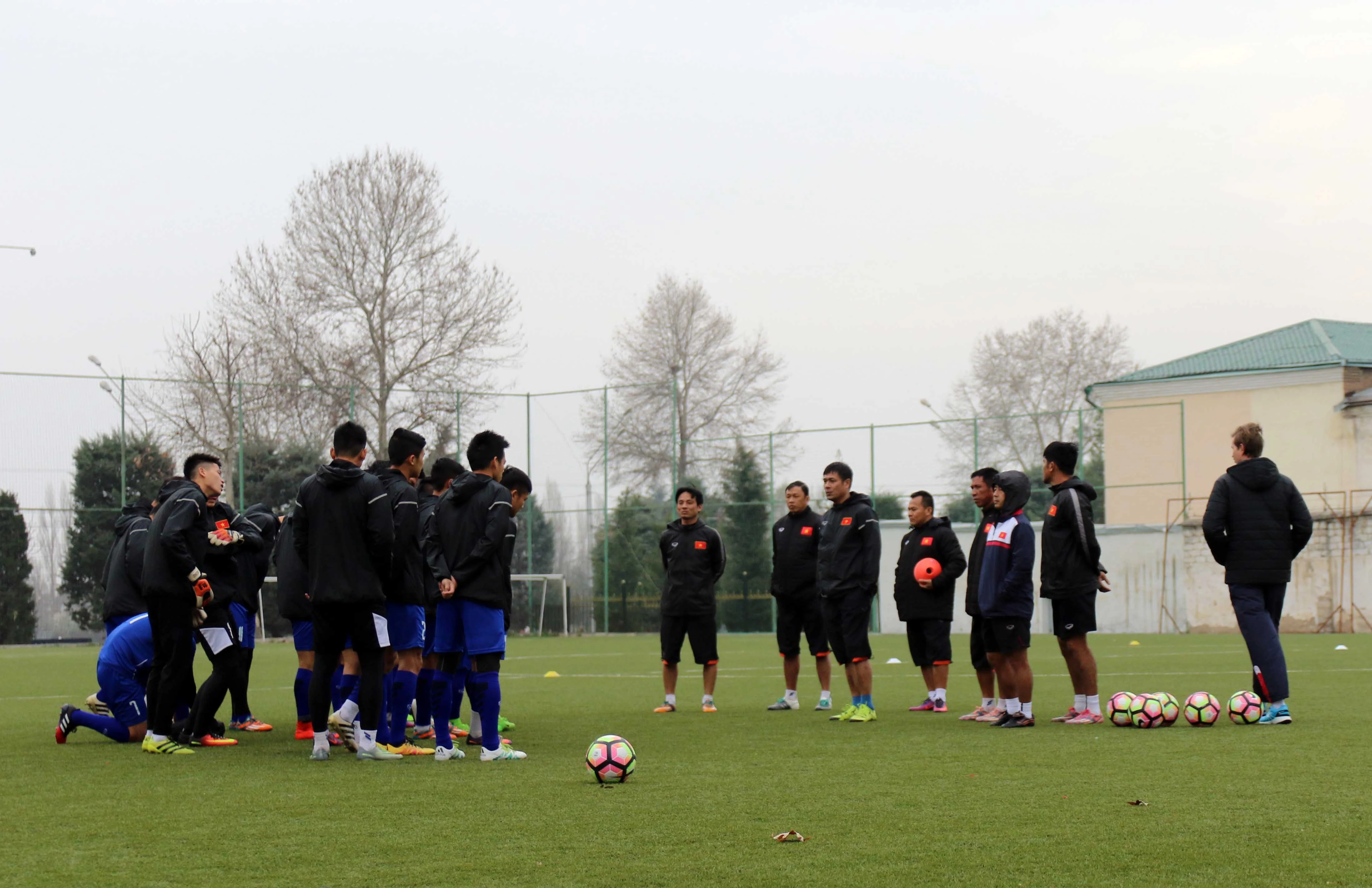 Tuyen Viet Nam tap o Tajikistan anh 4