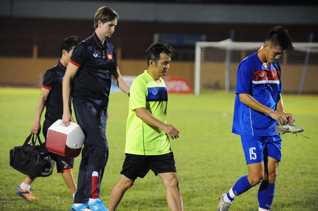 U20 Viet Nam nhan chi vien anh 1