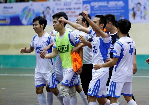 Doi bong 'suyt phai giai tan' khuynh dao san choi sinh vien Da Nang hinh anh