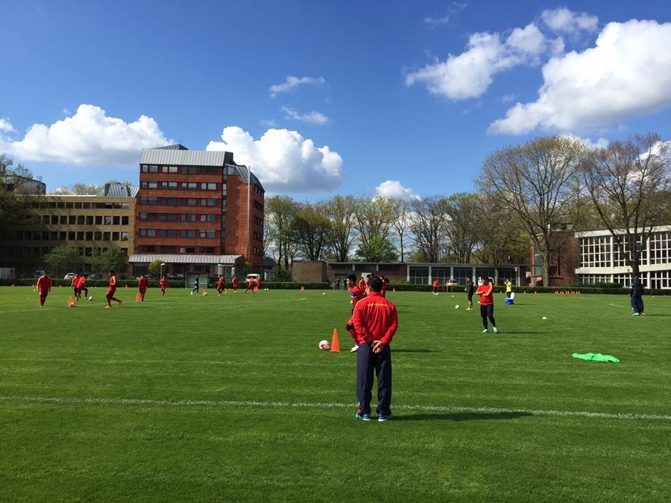 Video buoi tap dau tien cua U20 Viet Nam tai Duc hinh anh