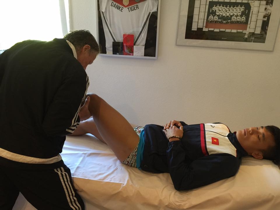 Bac si tung chua cho Ronaldo het long vi U20 Viet Nam hinh anh