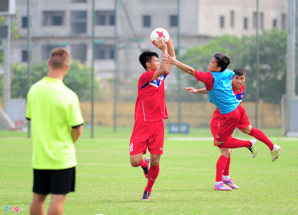 U20 Viet Nam tap luyen nghiem tuc trong ngay nghi le hinh anh