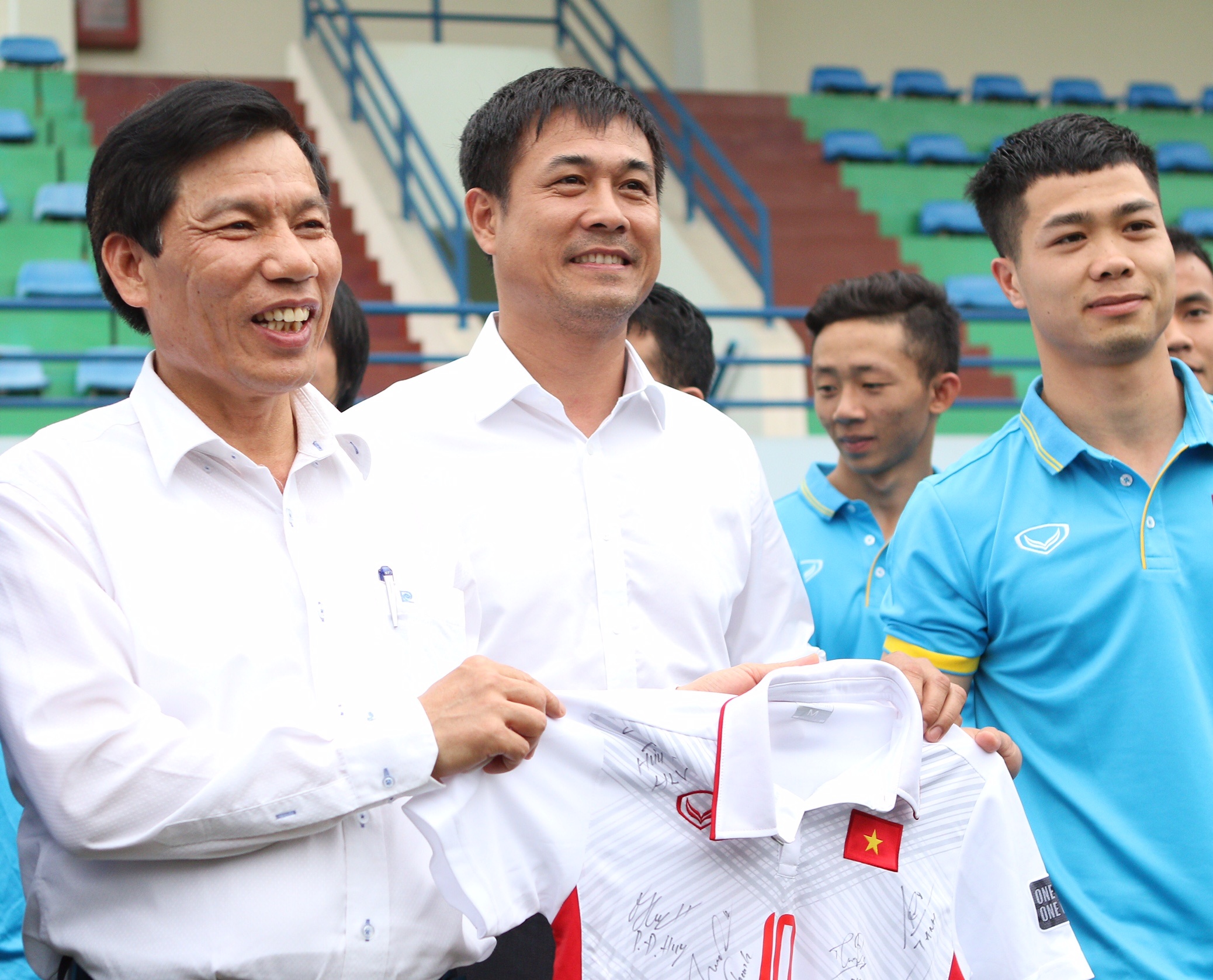 Bo truong Nguyen Ngoc Thien giao nhiem vu cho U22 va U20 Viet Nam hinh anh