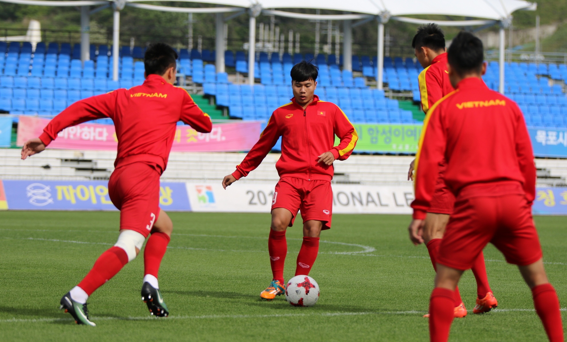 U20 Viet Nam tap tha long anh 2