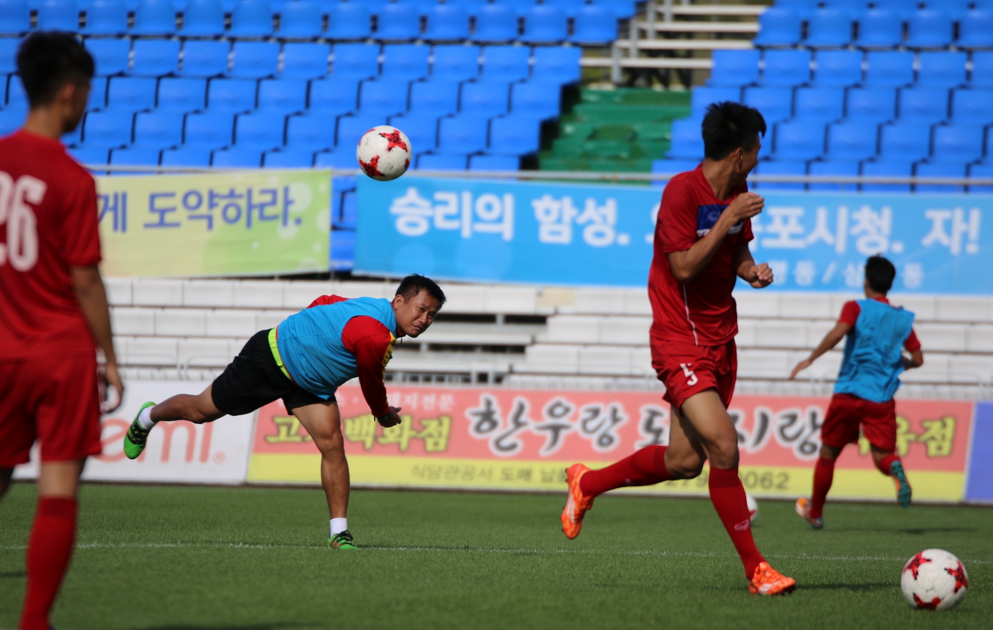 U20 Viet Nam tap tha long anh 4