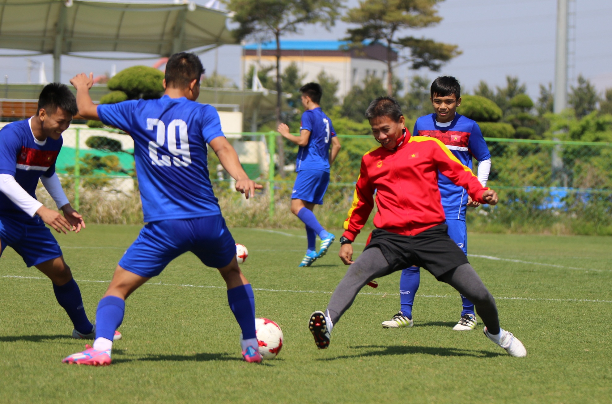 Phan Thanh Hau bi loai U20 Viet Nam anh 10