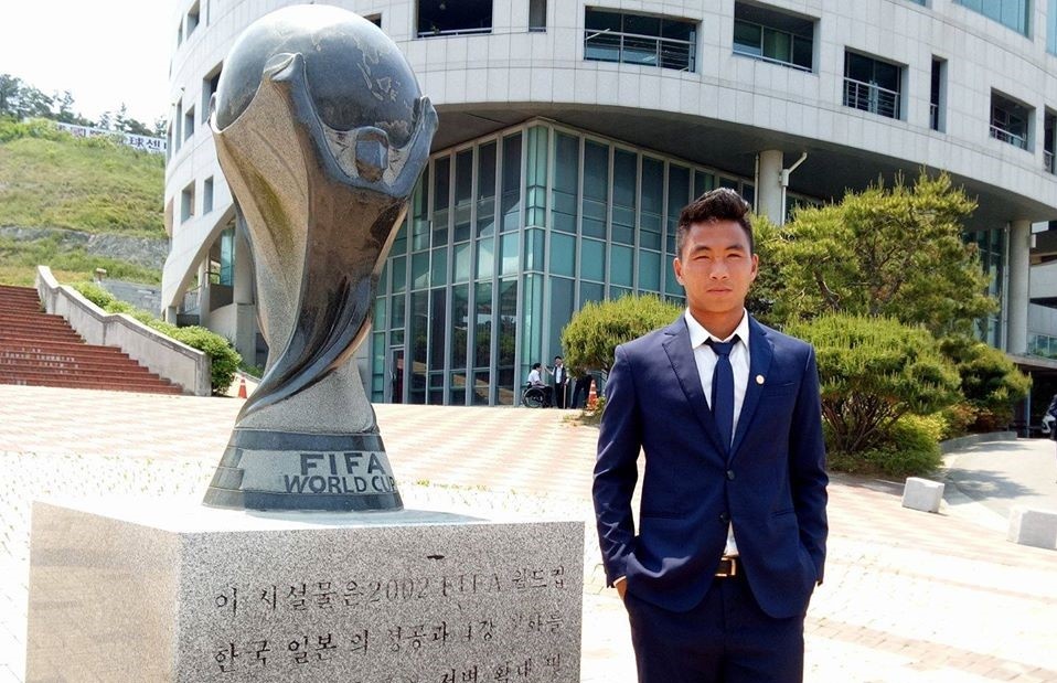 Cau thu U20 Viet Nam dien vest 'xong dat' FIFA U20 World Cup hinh anh