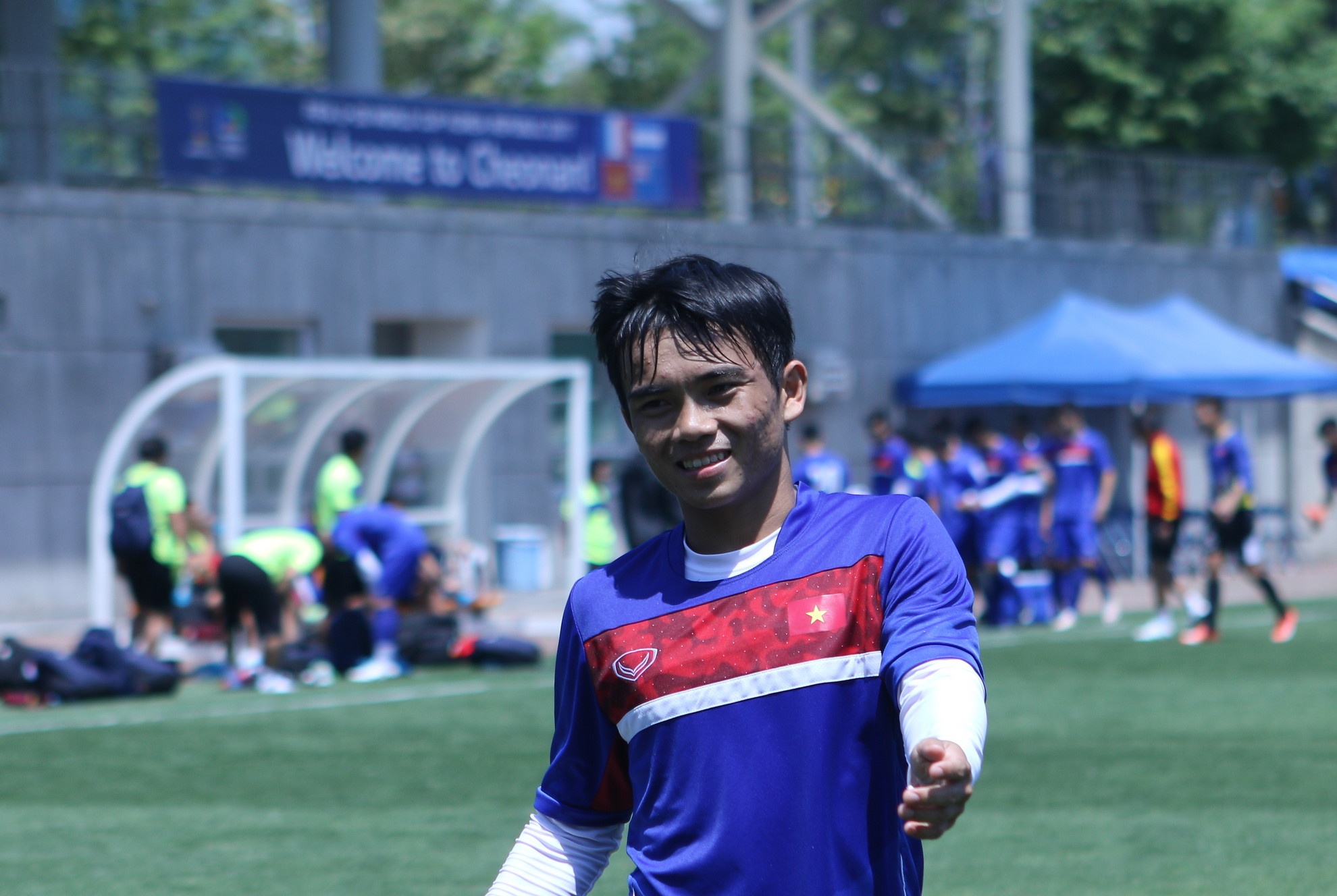 Hoang Nam giai thich ly do lam phien dich vien bat dac di o U20 Viet Nam hinh anh