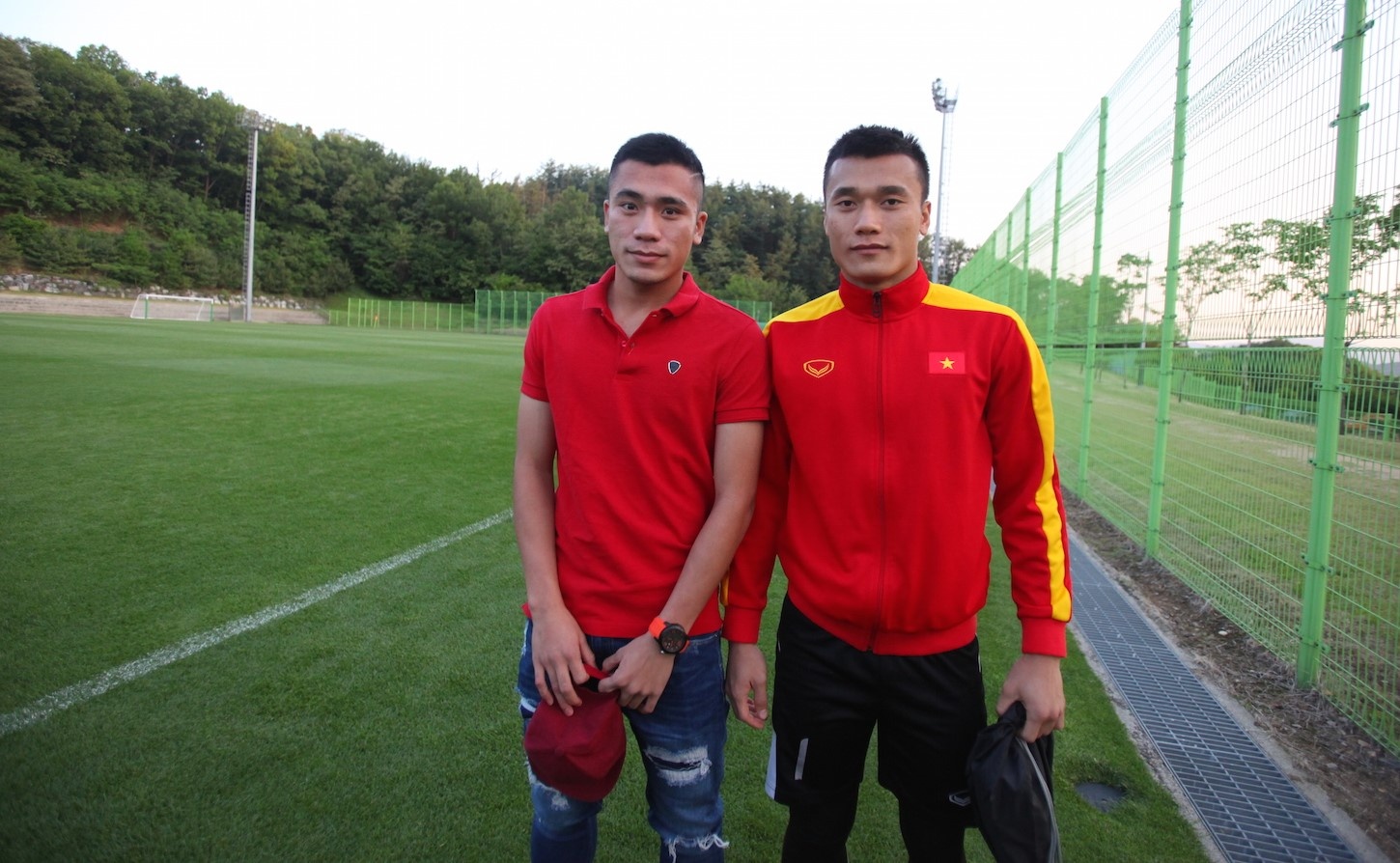 U20 Viet Nam nhan qua dac biet, anh 6