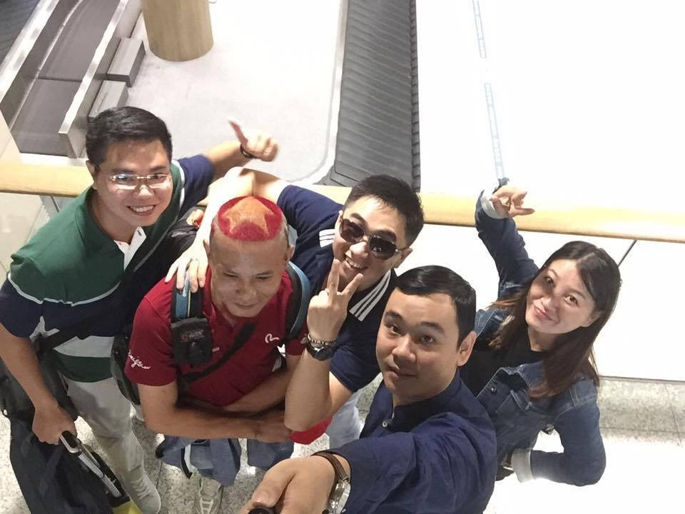 Fan cuồng nhuộm tóc cổ vũ U20 Việt Nam ảnh 2 Fan cuong nhuom toc co vu U20 Viet Nam anh 2