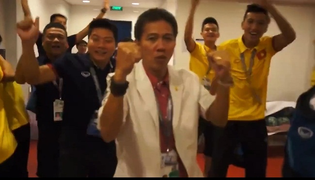 Can phong khong tat den o U20 Viet Nam hinh anh