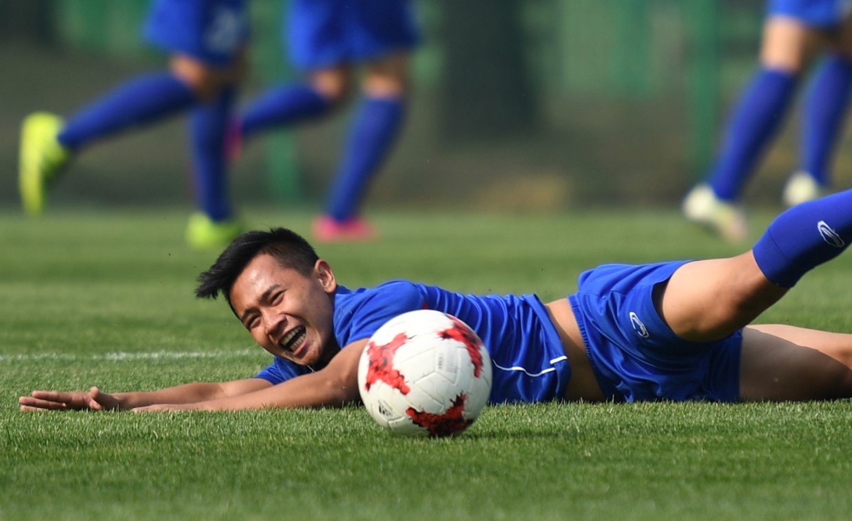 Minh Di nga nhao, U20 Viet Nam cuoi sang khoai truoc tran gap U20 Phap hinh anh