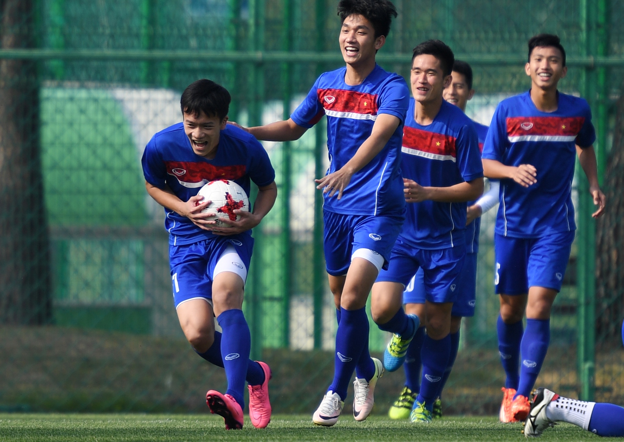 U20 Viet Nam vs U20 Phap, anh 2
