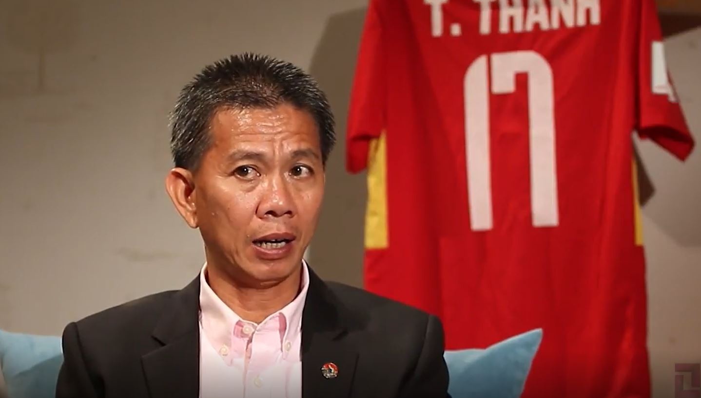 HLV Hoang Anh Tuan: 'Toi manh me hon sau phat ngon cua bau Duc' hinh anh