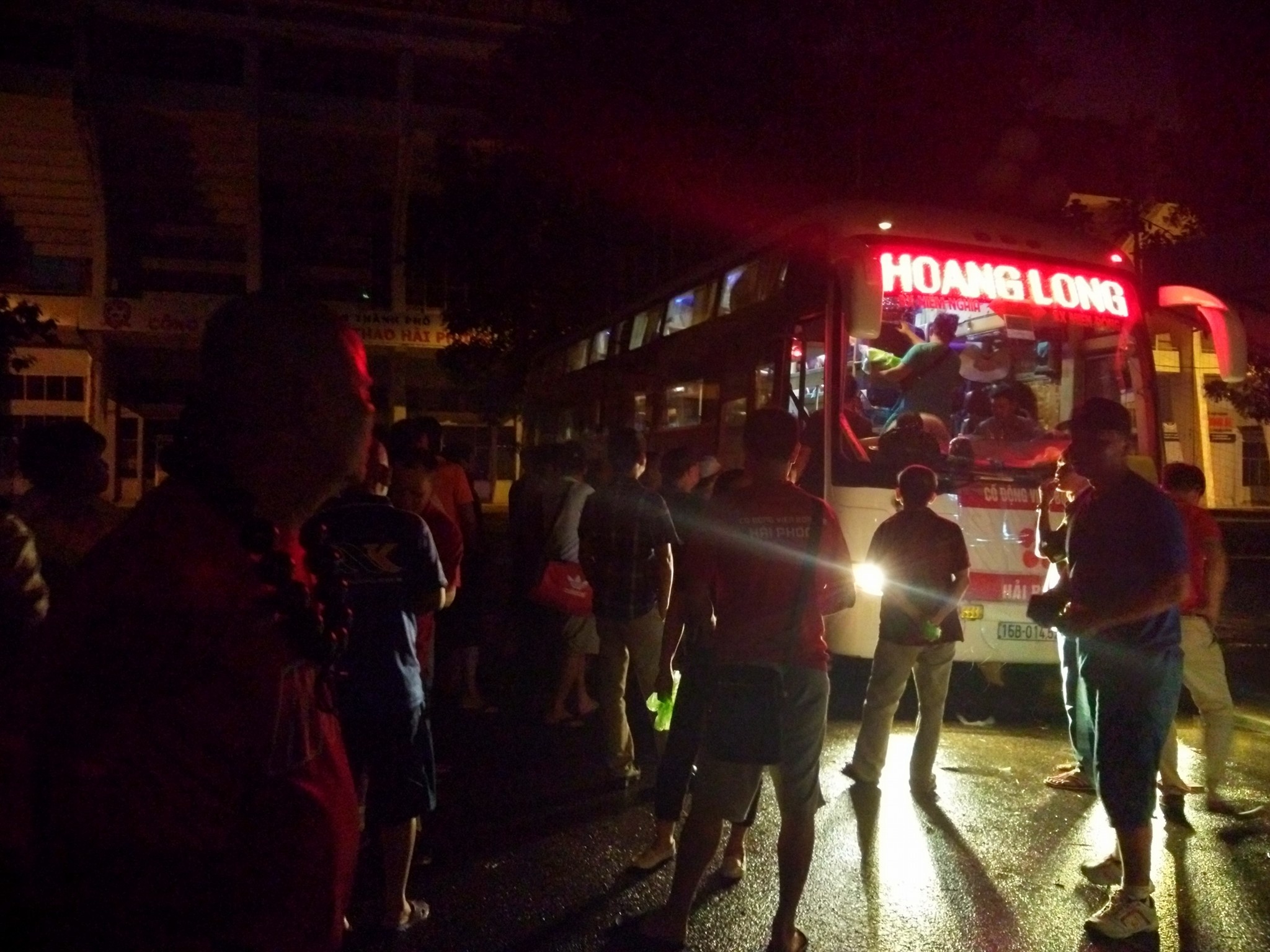 CĐV Hải Phòng bất chấp án phạt ảnh 1 CDV Hai Phong bat chap an phat anh 1