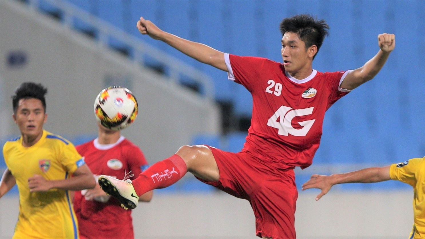 Trong Dai ghi ban, CLB Viettel hoa tran thu ba lien tiep hinh anh