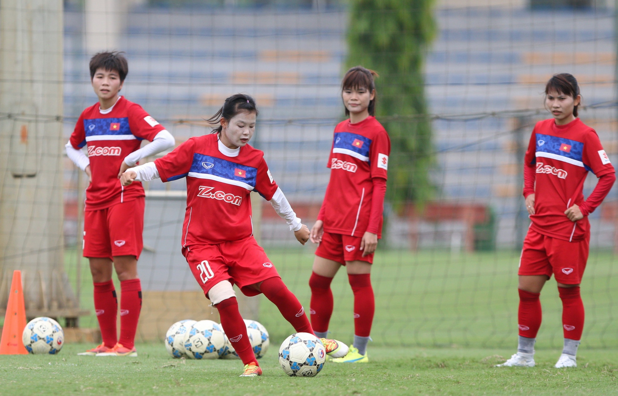 Tuyen nu Viet Nam thieu thuoc, anh 1