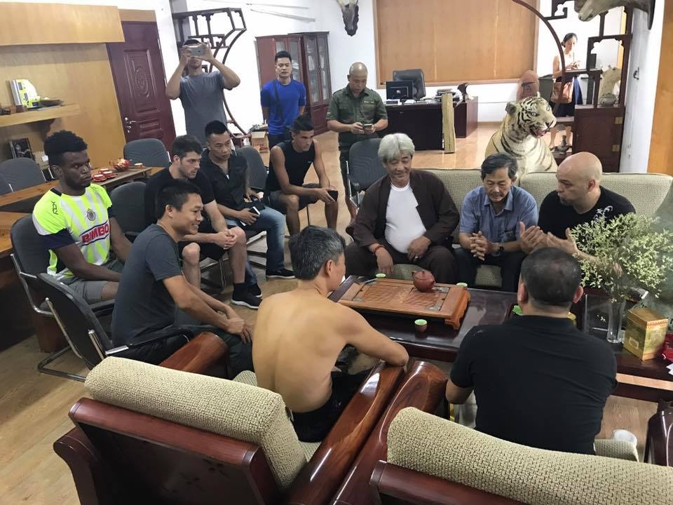 Vo su Bao Chau va Flores tro truyen than mat sau man so tai vo thuat hinh anh