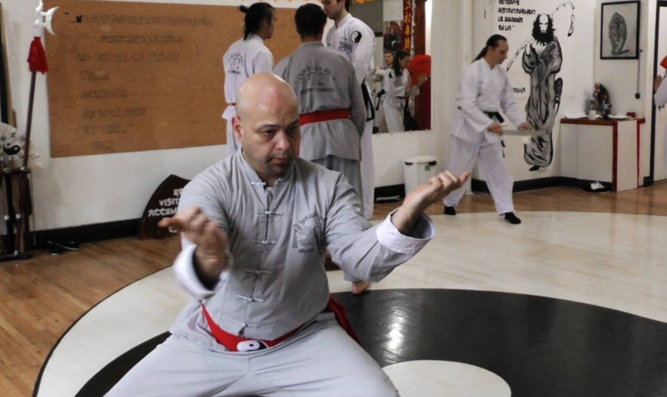 Tuan 'hac' tung danh bai Flores da bo vo thuat de lai taxi hinh anh