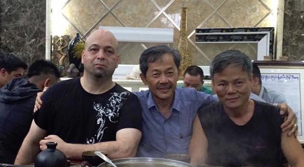 'Flores dung chieu tro de noi tieng, lam xau hinh anh vo Viet Nam' hinh anh