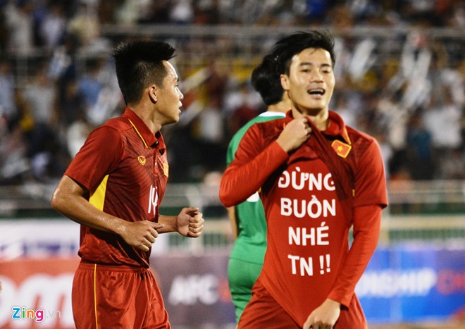 Van Toan dong vien ban gai, anh 1