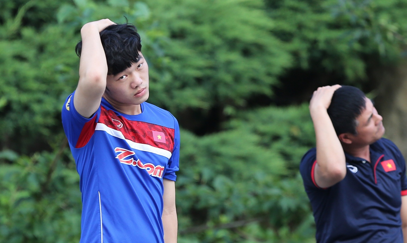 Xuan Truong mua sam cho U22 Viet Nam tam bo o Han Quoc hinh anh