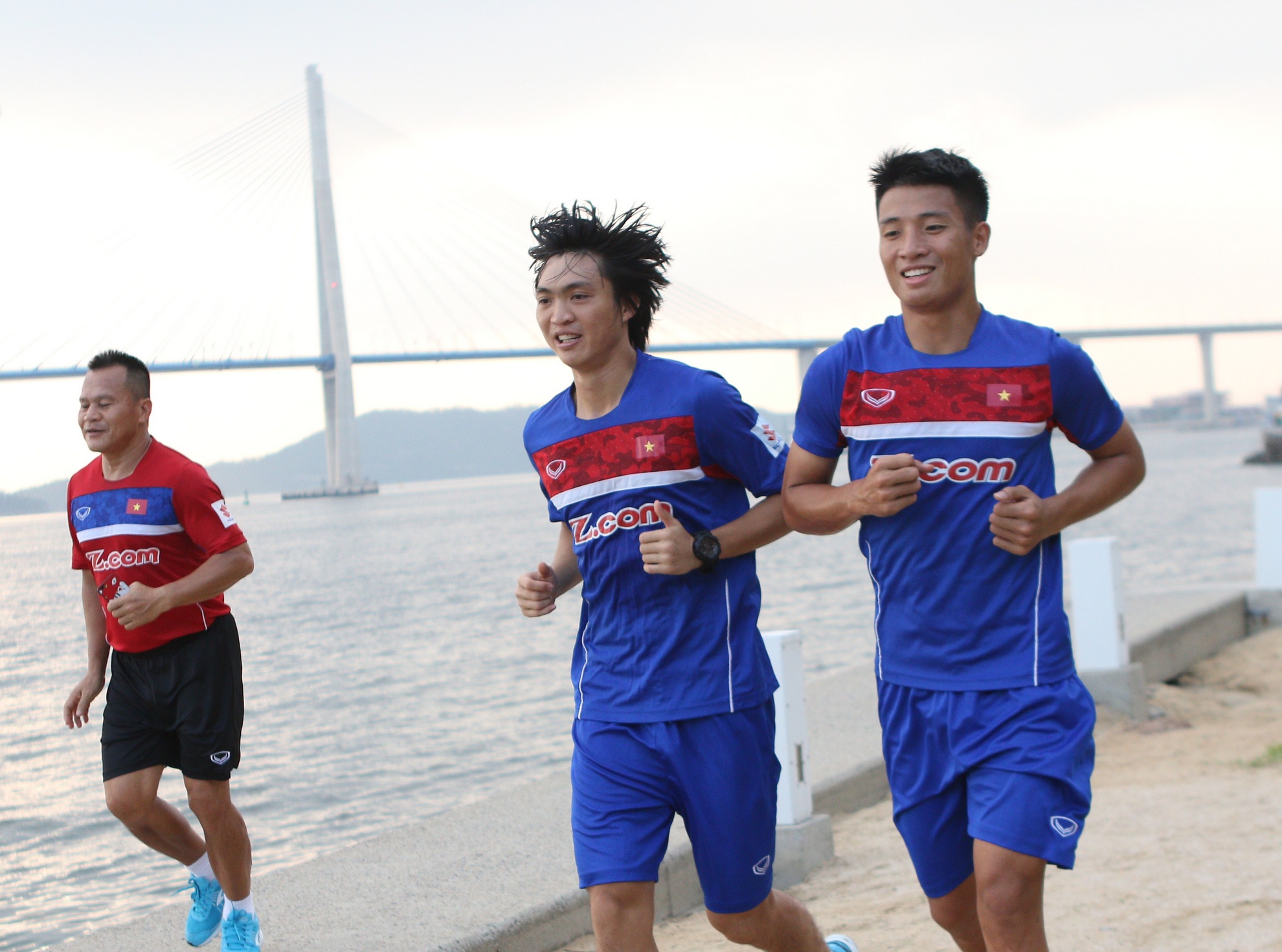 Xuan Truong mua sam Han Quoc anh 2