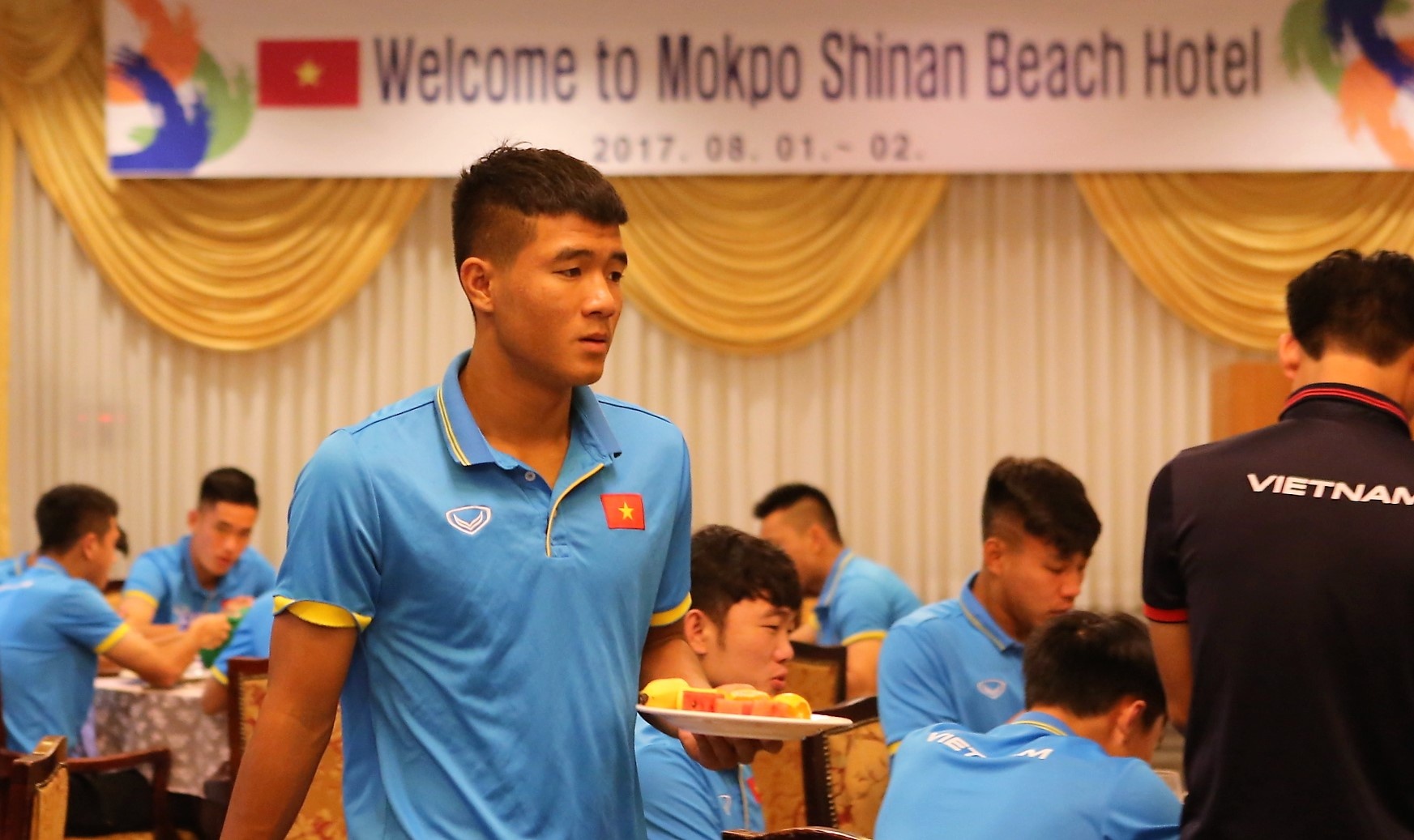 HLV Hữu Thắng thu hết mì tôm ở U22 ảnh 1 HLV Huu Thang thu het mi tom o U22 anh 1