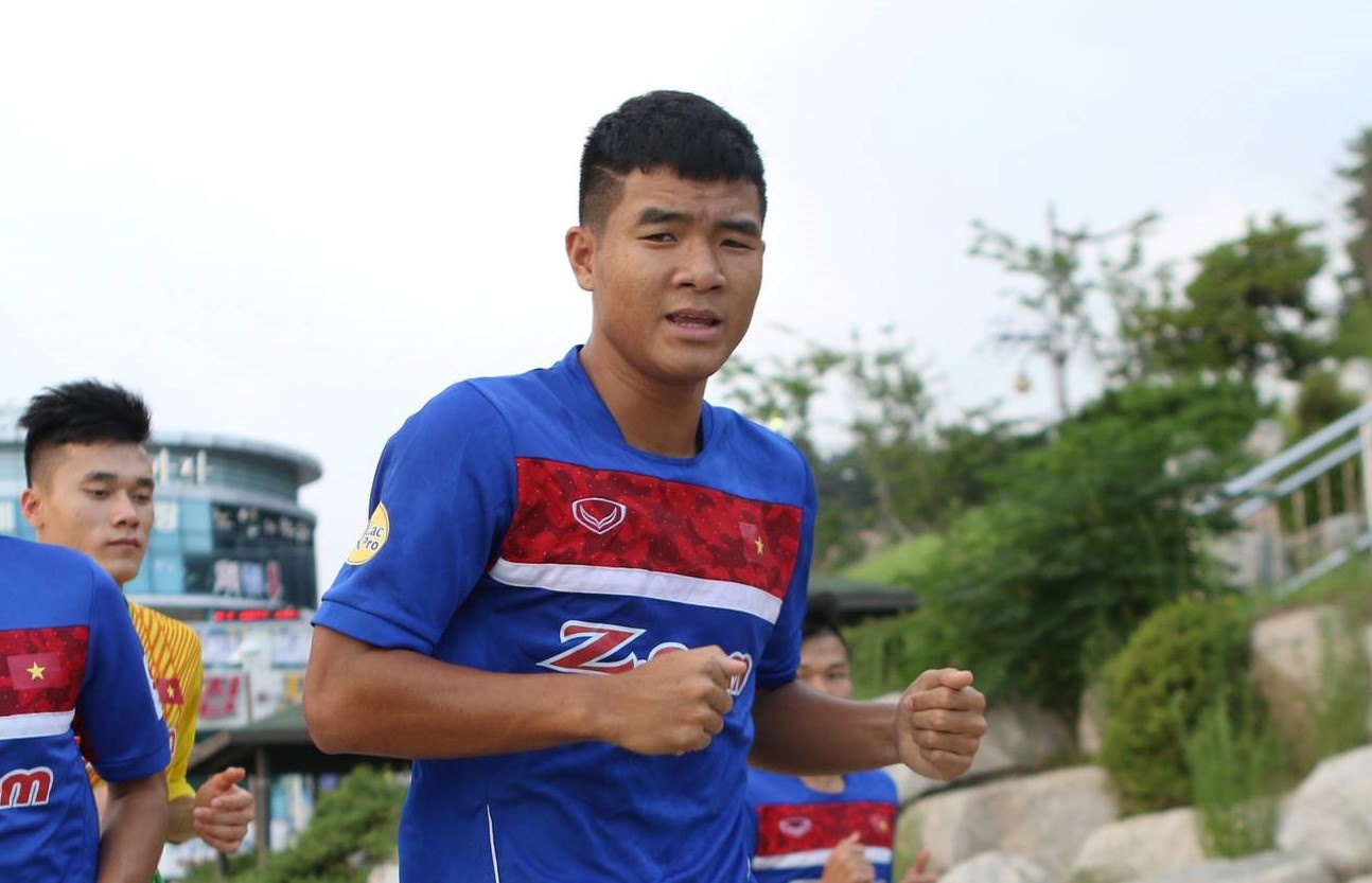 Duc Chinh bi HLV Huu Thang nhac nho hinh anh
