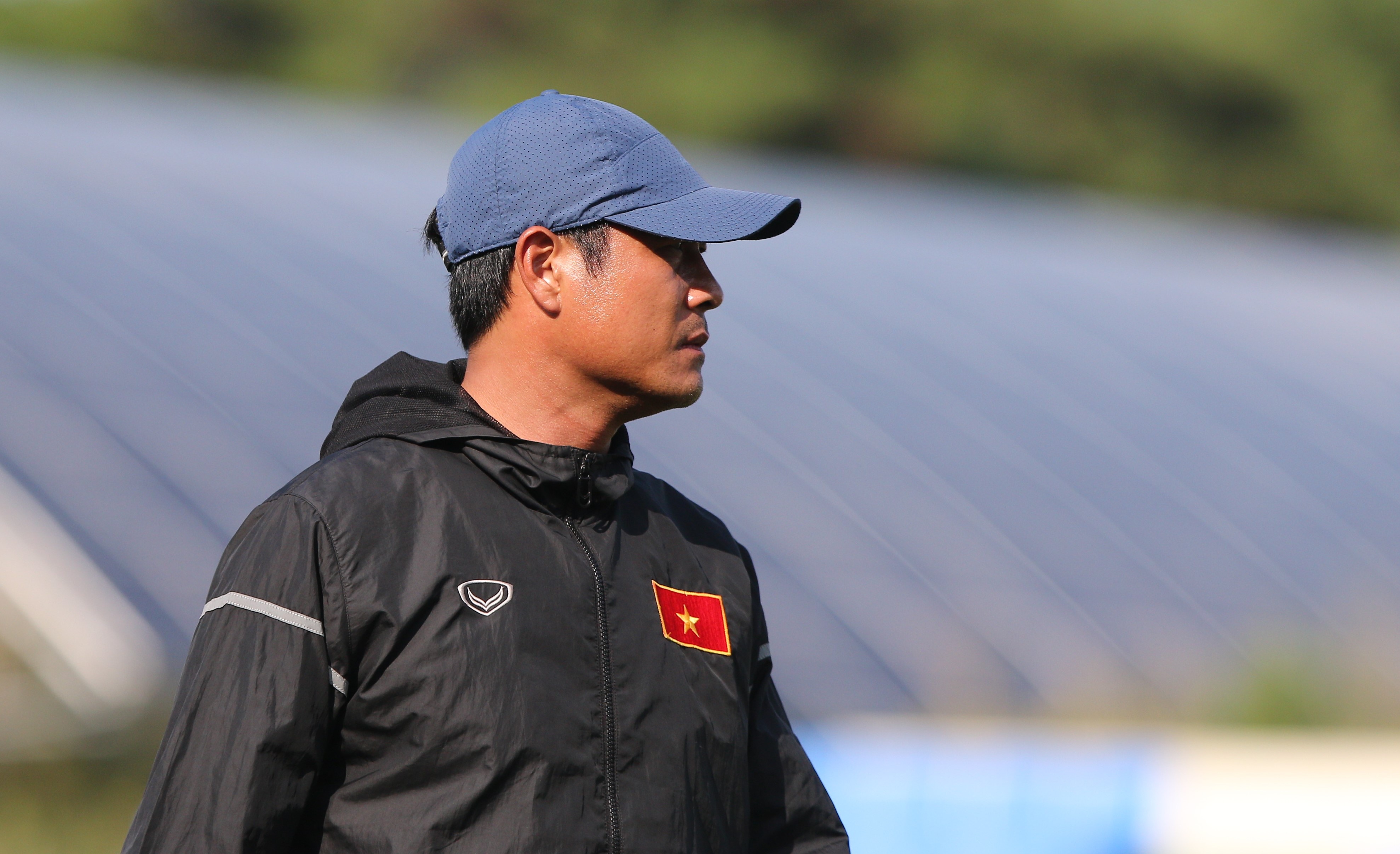 HLV Huu Thang vao vien anh 1