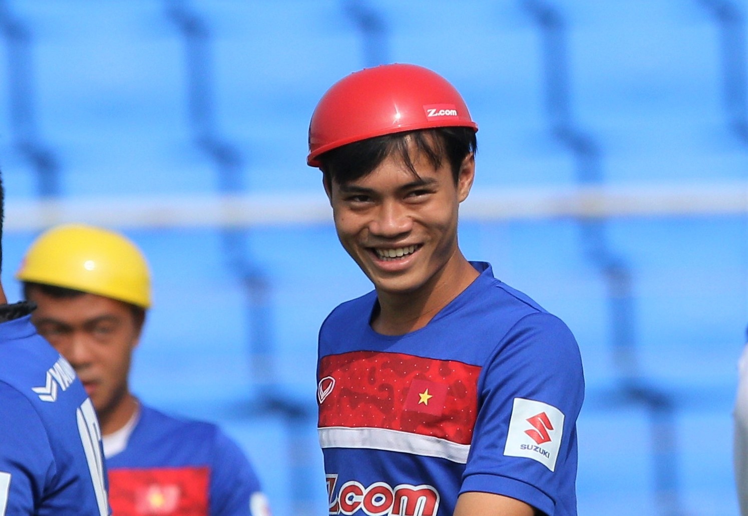 Van Toan ngo nghinh voi do tap moi cua U22 Viet Nam hinh anh