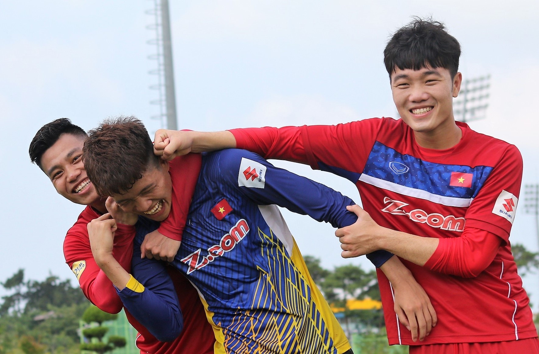 U22 Viet Nam vui dua sang khoai tren san tap hinh anh