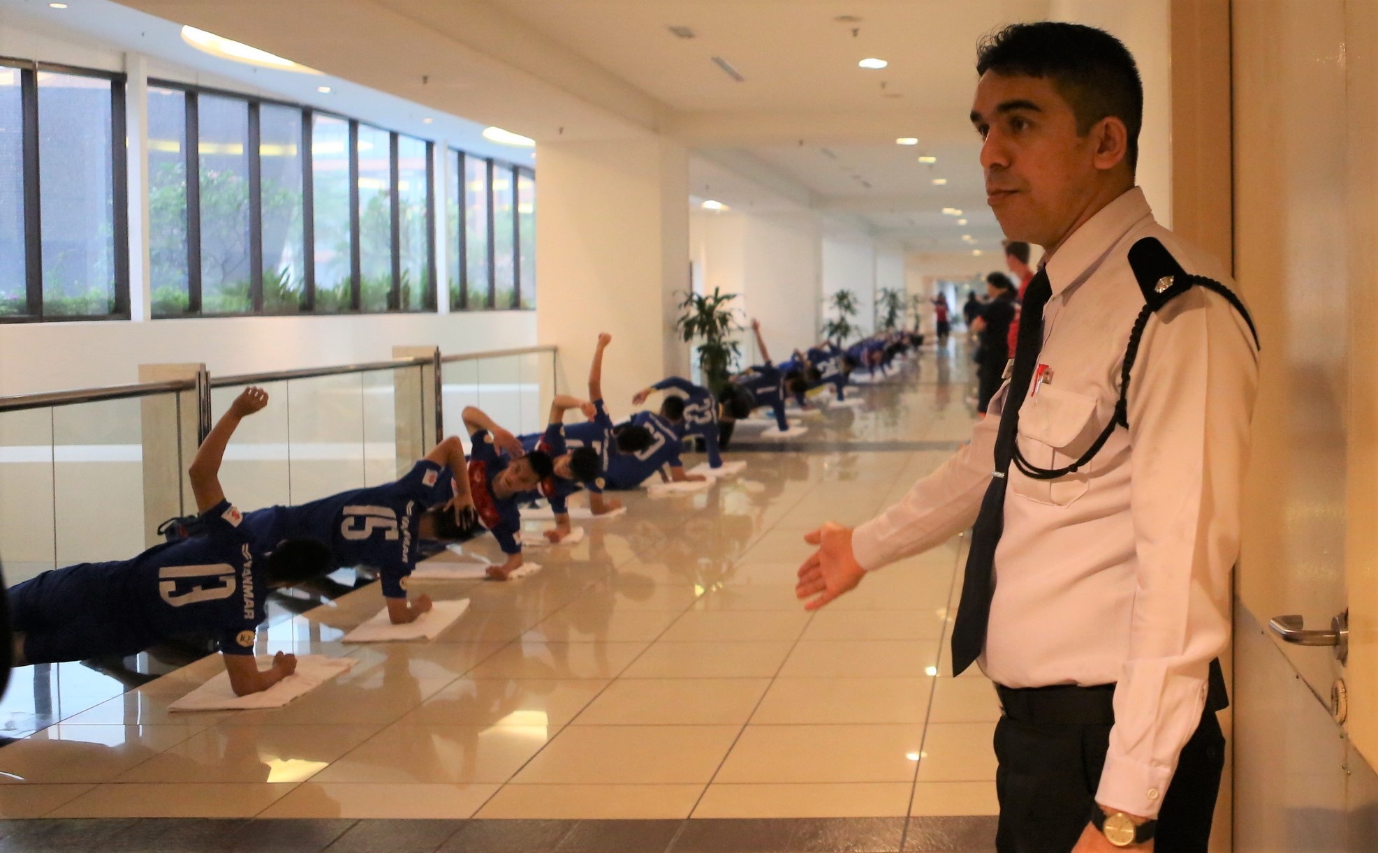 U22 Viet Nam tap o hanh lang anh 3