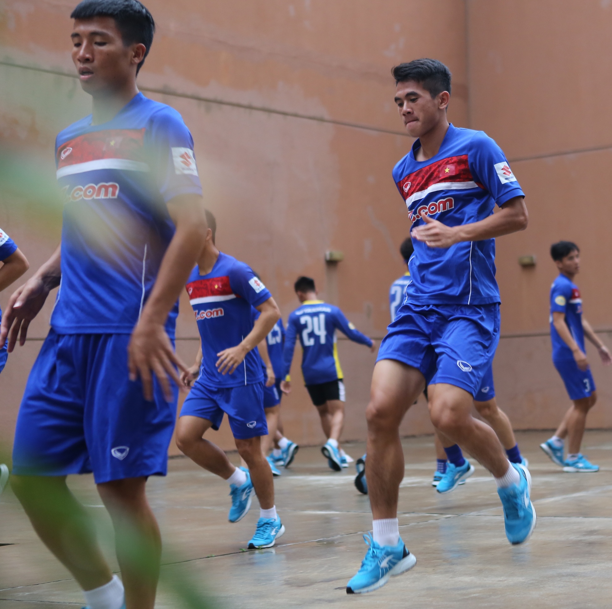 U22 Viet Nam tap o hanh lang anh 7