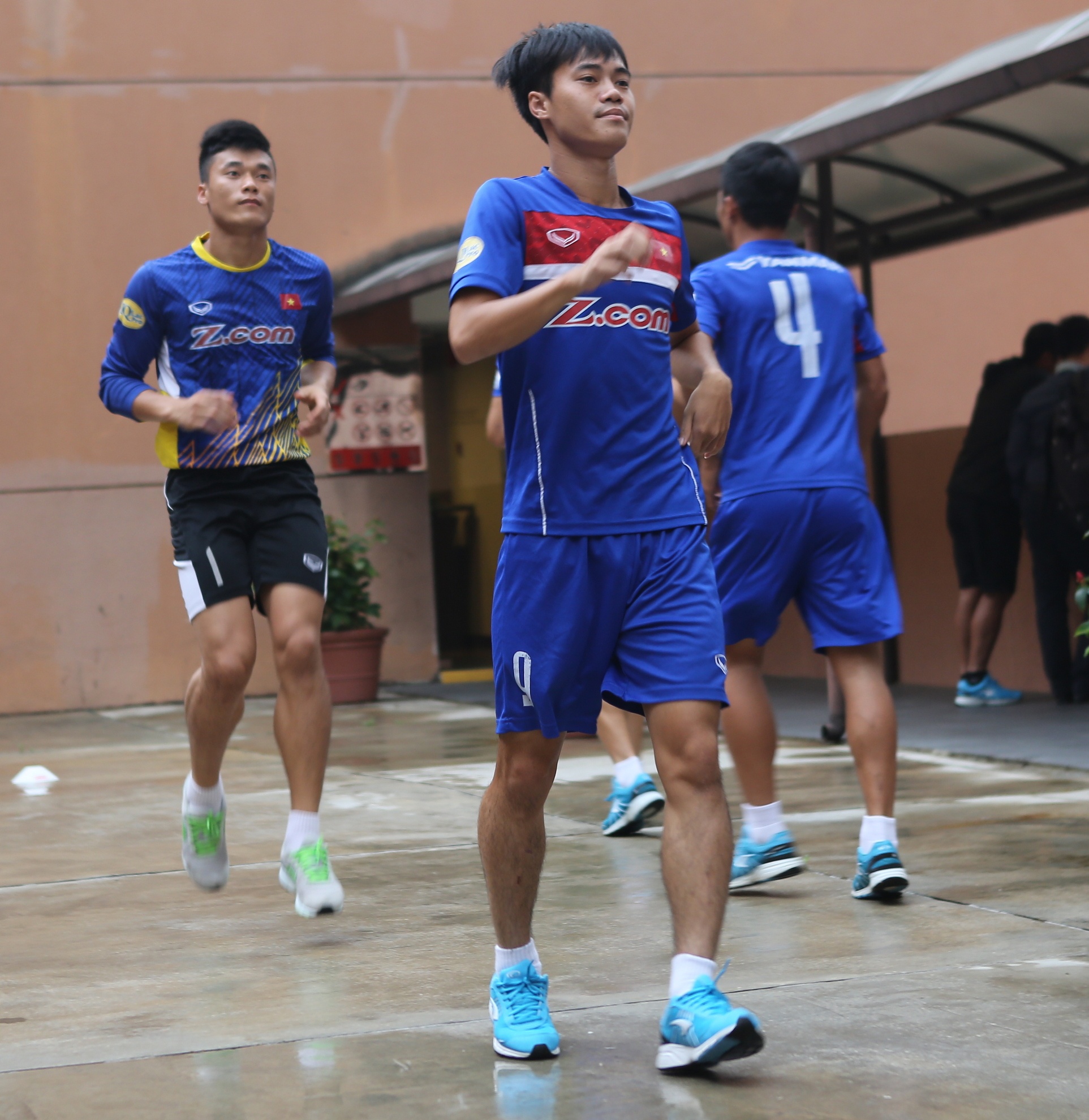 U22 Viet Nam tap o hanh lang anh 8